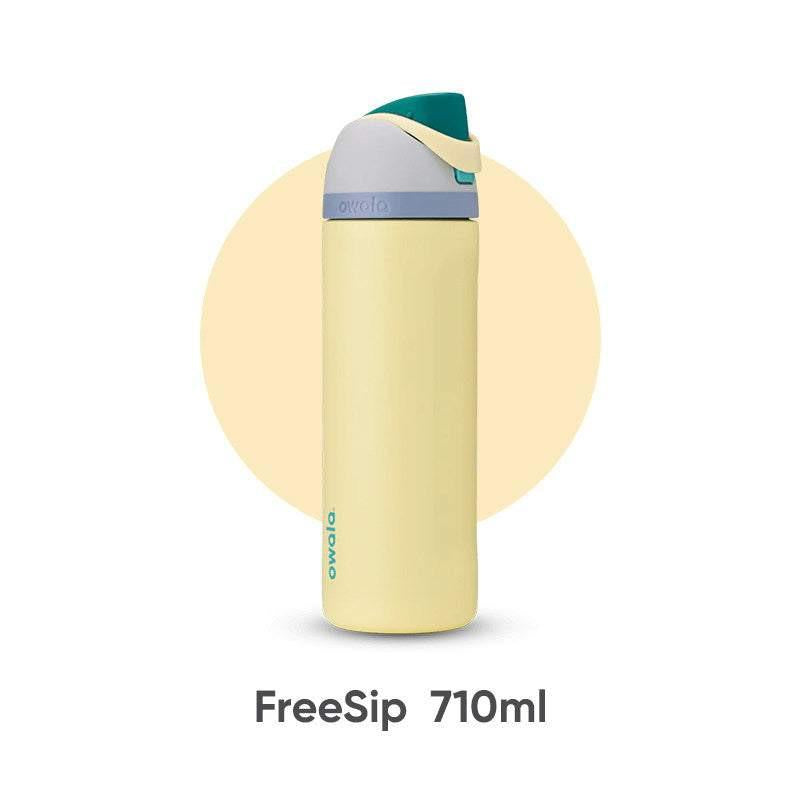 مطارة ماء Owala FreeSip عازلة للحرارة بألوان متنوعة.