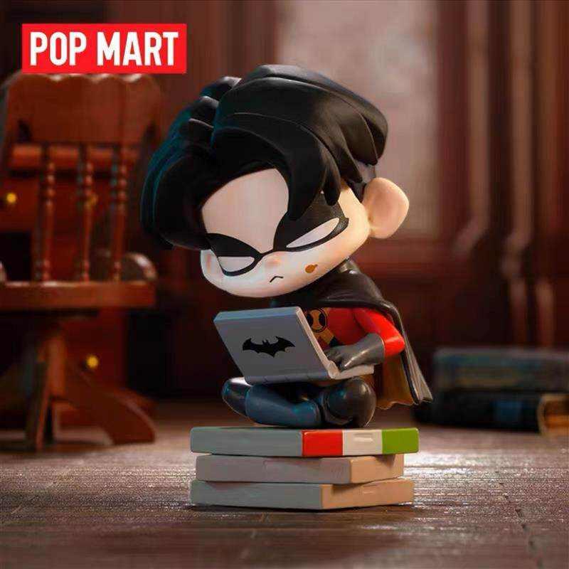 مجسمات POP MART لشخصيات DC Gotham City الأصلية.