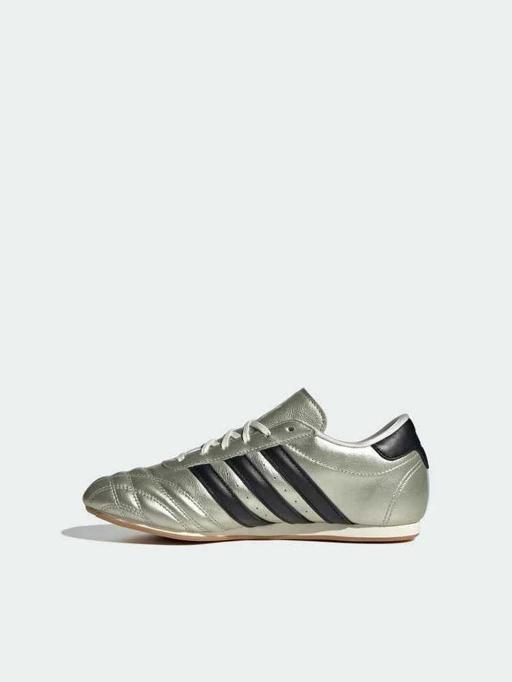 حذاء Adidas | أديداس نسائي TAEKWONDO LACE جلدي لامع بخطوط سوداء ونعل مطاطي مقاوم للانزلاق