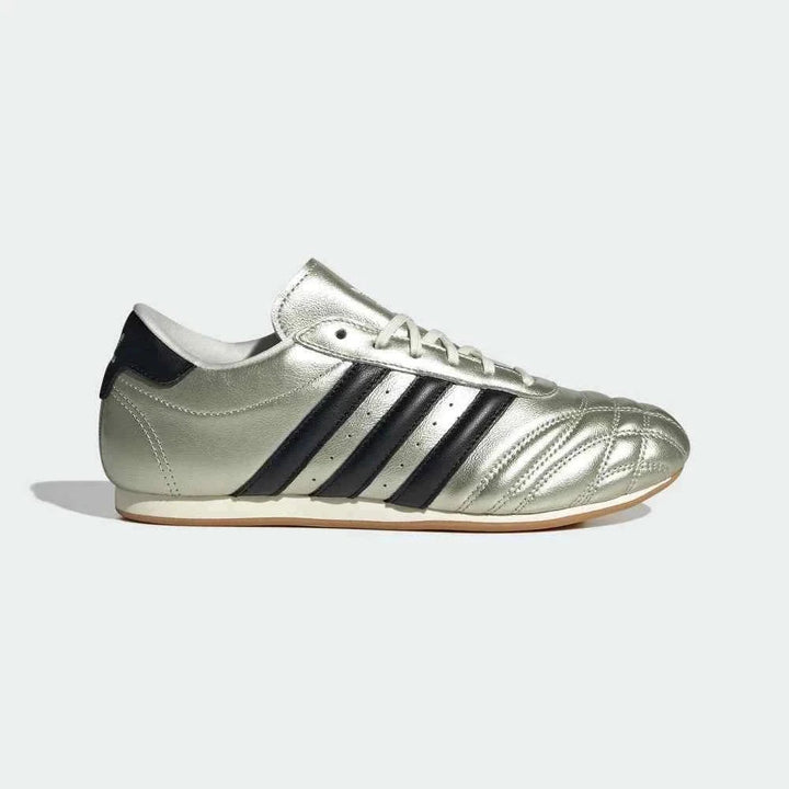 Adidas أديداس حذاء نسائي Taekwondo Lace جلد لامع مع خطوط سوداء ونعل مطاطي مقاوم للانزلاق