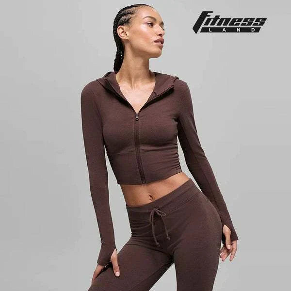 هودي رياضي ضيق بني من alo clothing بتصميم بقبعة وسحاب كامل وأكمام مع فتحات للأصابع