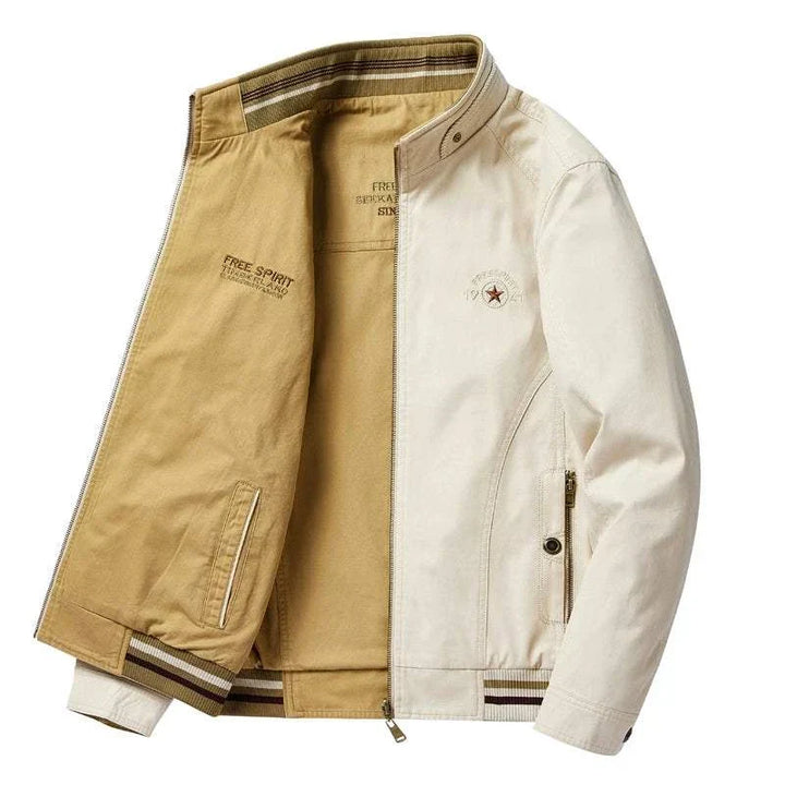 جاكيت رجالي عاكس لون كريمي بجيوب بسحاب وقماش قطني مبطن مريح وأنيق