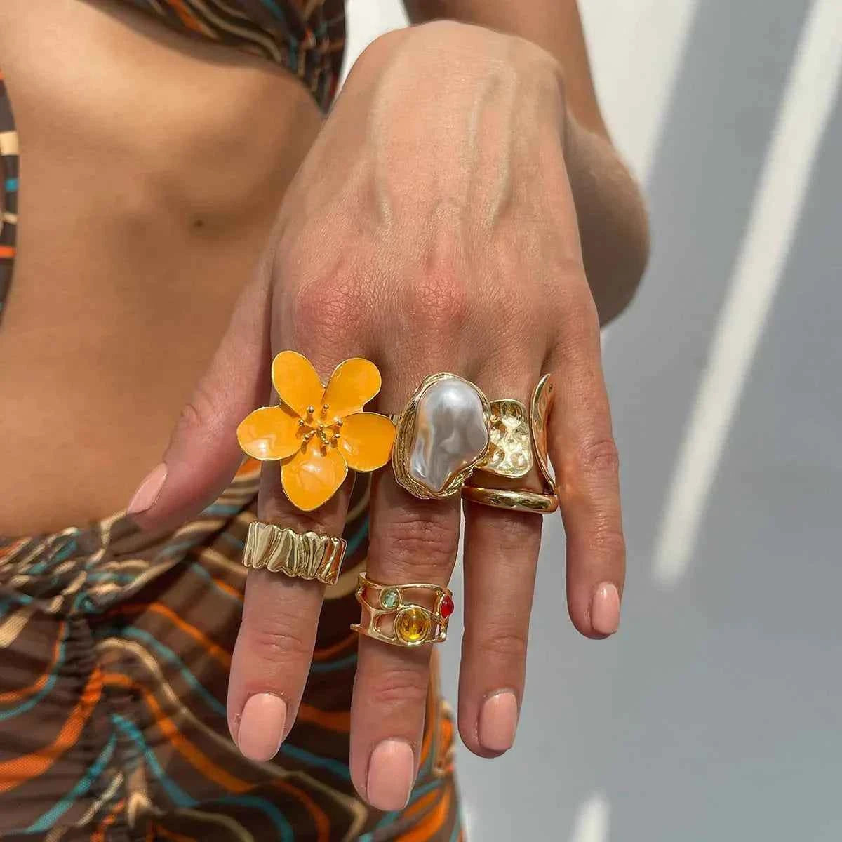 طقم خواتم نسائية بتصميم زهور ولؤلؤ Vintage Rings Set.