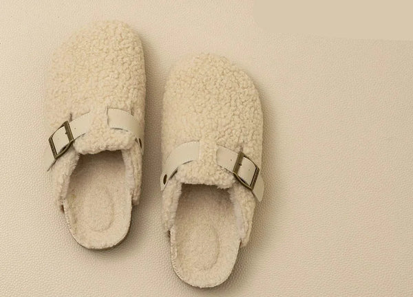 حذاء منزلي فرو صناعي ناعم مع حزام قابل للتعديل للدفء والراحة شتوي
