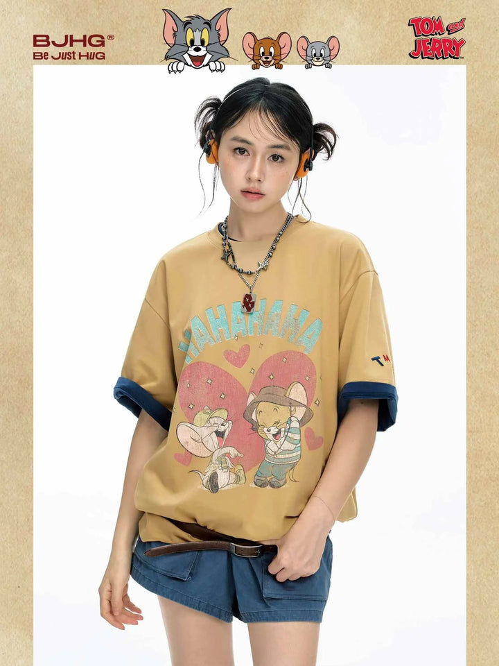 Oversized comfortable cotton Tom and Jerry t-shirt with playful vintage cartoon design and beige color.