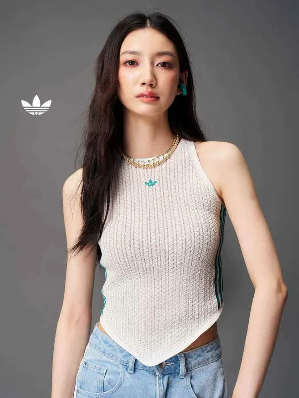 Adidas توب رياضي محبوك بفتحة V بألوان محايدة وشعار Trefoil أخضر ليموني