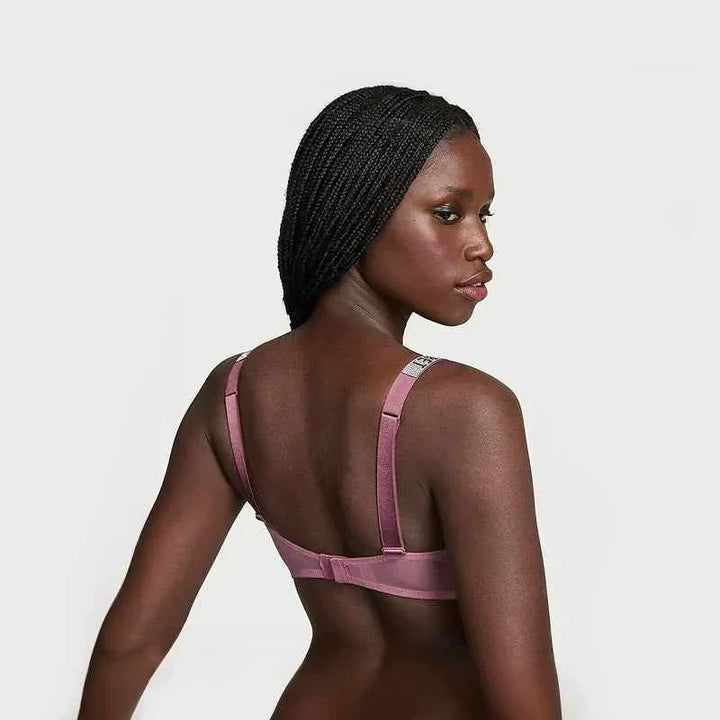 صدرية Victoria's Secret وردية بحمالات كتف مزينة بشعار مرصع بأحجار لامعة وطبقة دانتيل أنثوية صيفية