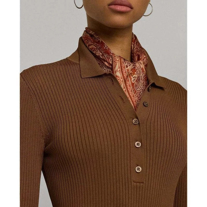 فستان لورين نسائي كلاسيكي بني محبوك بياقة بولو وأزرار أمامية مع ملمس مضلع لتحديد الخصر بأناقة وراحة طوال اليوم