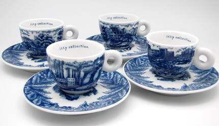 طقم أكواب قهوة Illy Collection - نقش أزرق كلاسيكي.