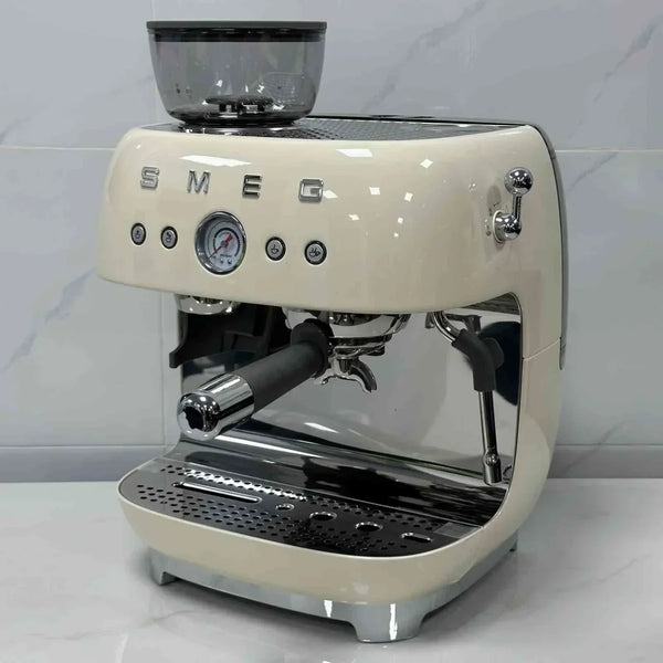 SMEG سميغ كريم آلة صنع القهوة اليدوية، ماكينة إسبرسو عتيقة، 1 لتر، معدن مع مطحنة قابلة للتعديل، تصميم بارستا اقتصادي.