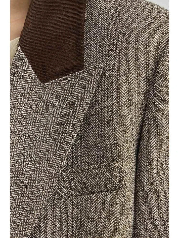 Close-up of Elite suit LILY2025 women's autumn retro corduroy splicing blazer lapel and pocket detail