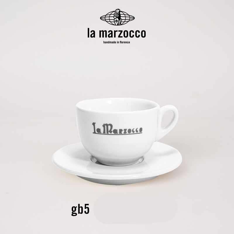 كوب إسبريسو أبيض مع صحن وشعار La Marzocco مطبوع بالأسود