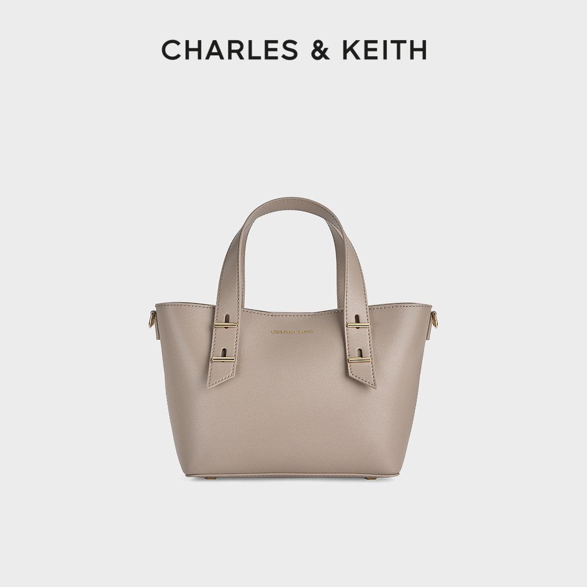 حقيبة يد CHARLES & KEITH أنيقة بتصميم عملي ومرن.