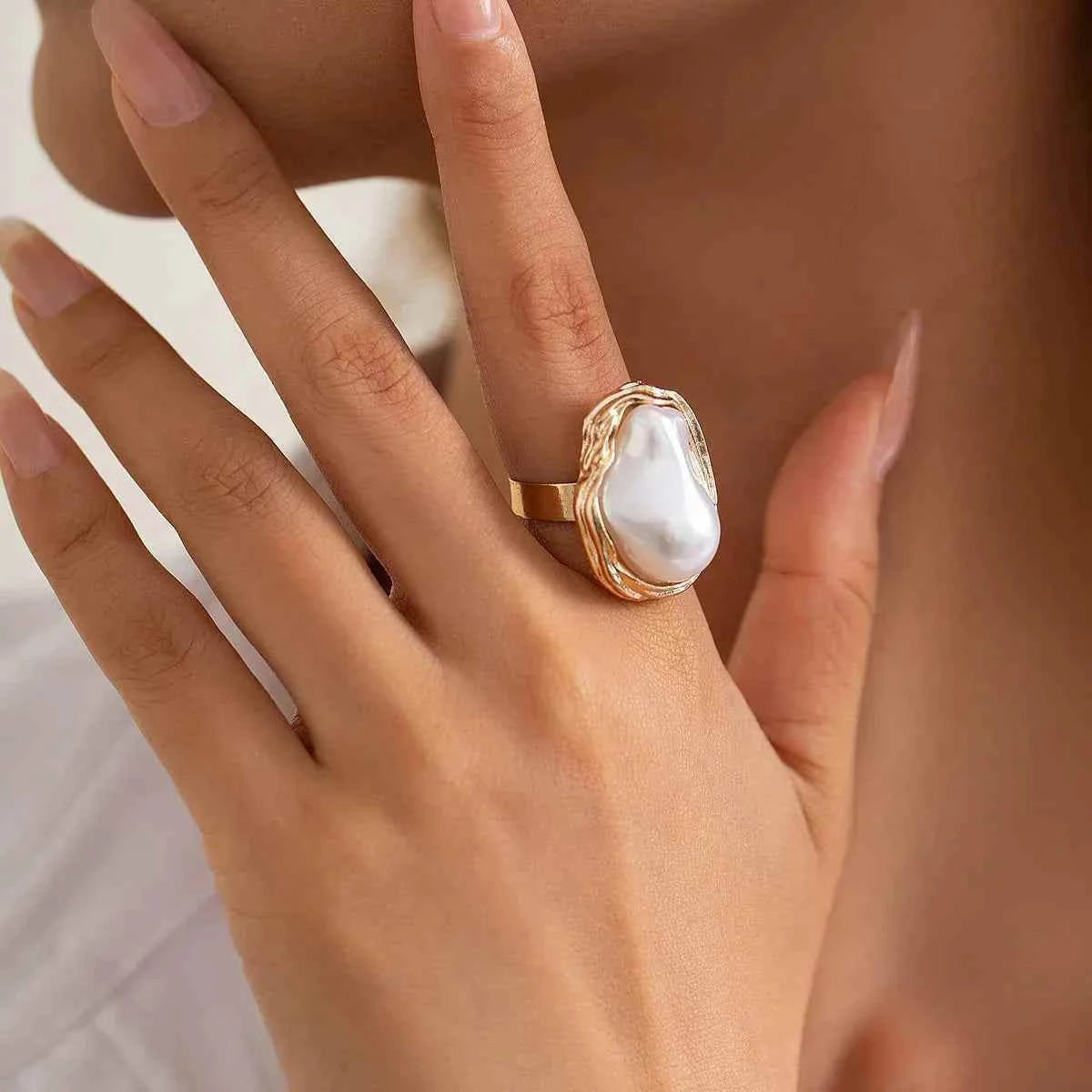 خاتم نسائي بتصميم Baroque Pearl عتيق وألوان متعددة.