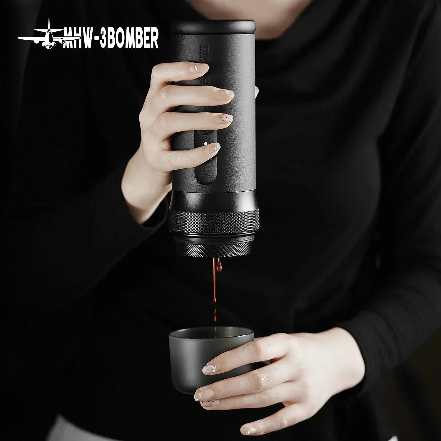 ماكينة Espresso كهربائية محمولة MHW-3BOMBER لون أسود.