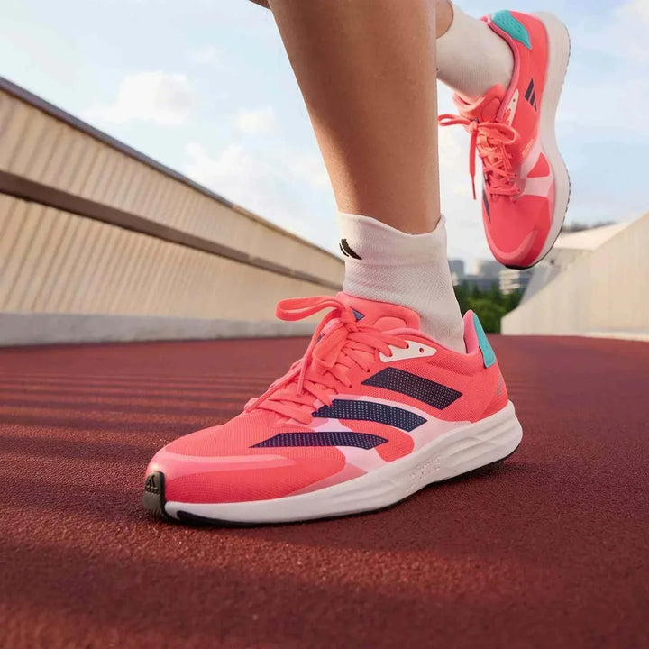 أديداس حذاء Adizero RC 4 للركض بتصميم خفيف الوزن وشبكي باللون المرجاني