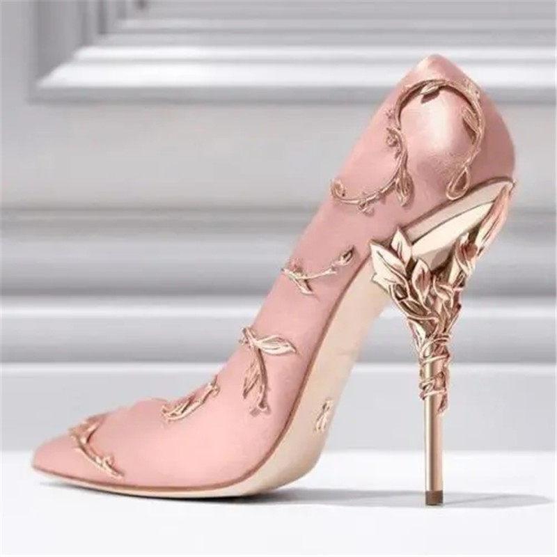 حذاء نسائي High Heels بتصميم أغصان معدنية فاخرة ومتعدد الألوان.