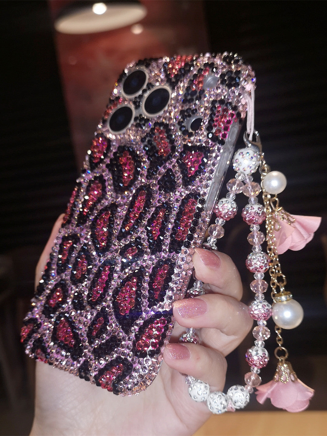 Internet celebrity new model phone case for iPhone 17 Pro Max, Apple 16, Air, 15 Plus, 14, and 13—high-end rhinestones, European and American trendy style, creative leopard print, all-inclusive anti-drop protection, and a women’s design.