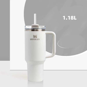كوب Stanley Quencher الأصلي بحجم 887 مل مع مقبض مريح.