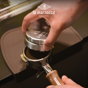 موزع قهوة La Marzocco Coffee Distributor احترافي فاخر.
