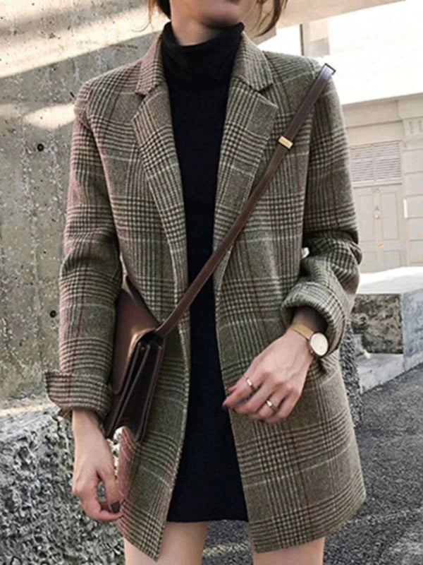 جاكيت كاروهات عملي أنيق دافئ بتصميم مقاوم للتجاعيد مع جيوب مخفية وزحاف متين يناسب المشاوير والمكتب