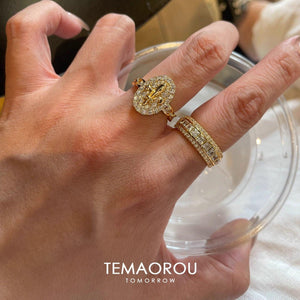 خاتم ذهبي بتصميم Oval مرصع بـ Zircon فخم.