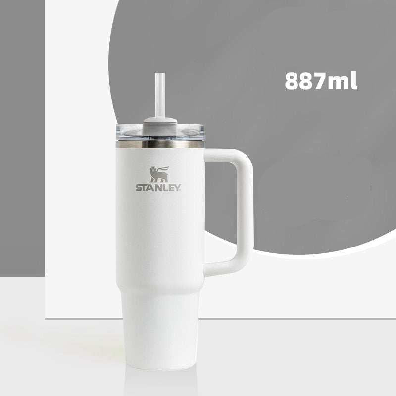 كوب Stanley Quencher الأصلي بحجم 887 مل مع مقبض مريح.
