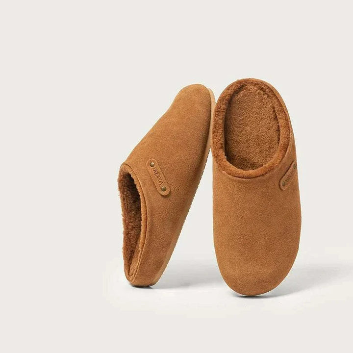 حذاء منزلي من جلد سويدي وبطانة قطنية دافئة بنعل مقاوم للانزلاق تصميم أنيق ومريح للقدمين slippers