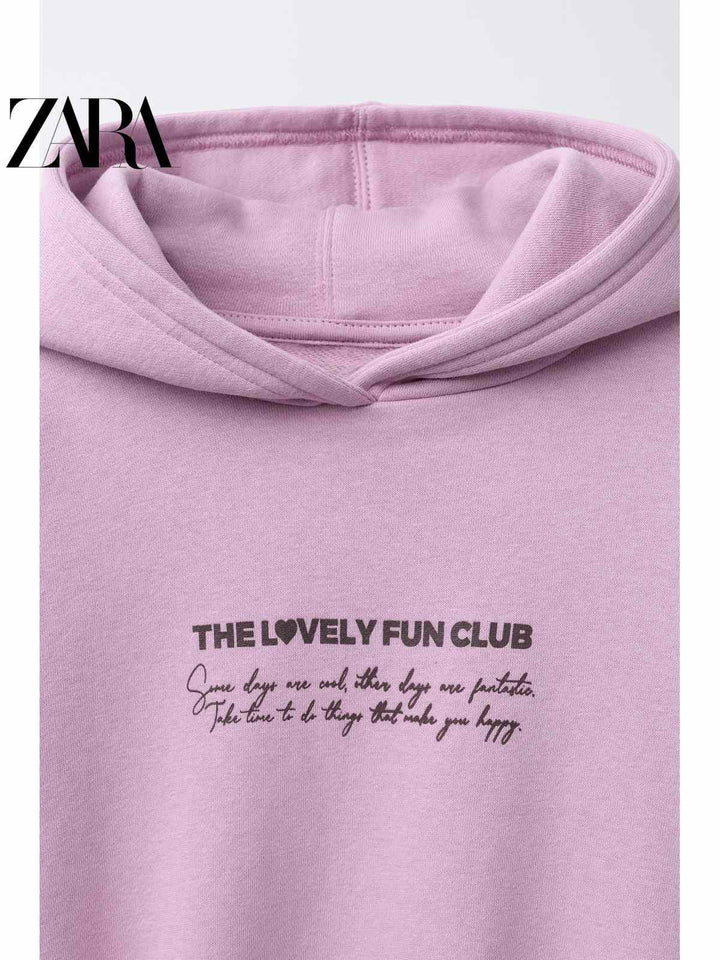 ZARA هودي نسائي كاجوال وردي بتصميم عصري وقبعة ناعمة بخامات قطنية مريحة وشعار The Lovely Fun Club