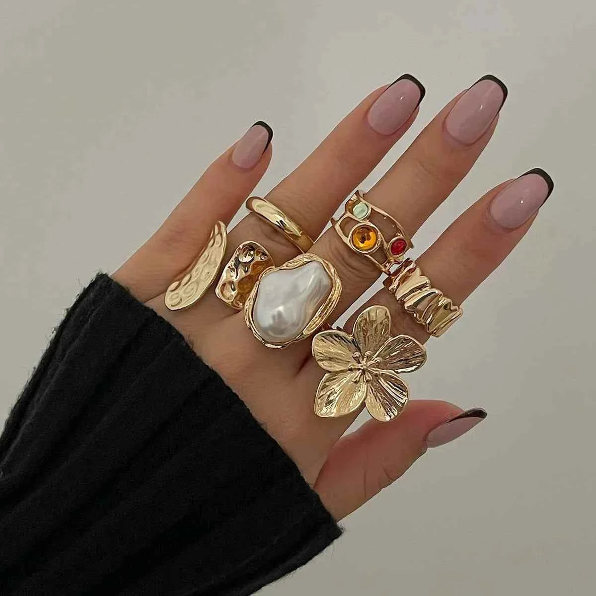 طقم خواتم نسائية بتصميم زهور ولؤلؤ Vintage Rings Set.