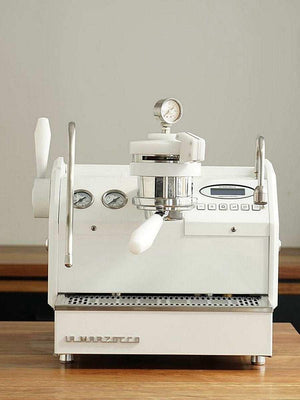 ماكينة Espresso احترافية La Marzocco GS3 MP للمنزل.