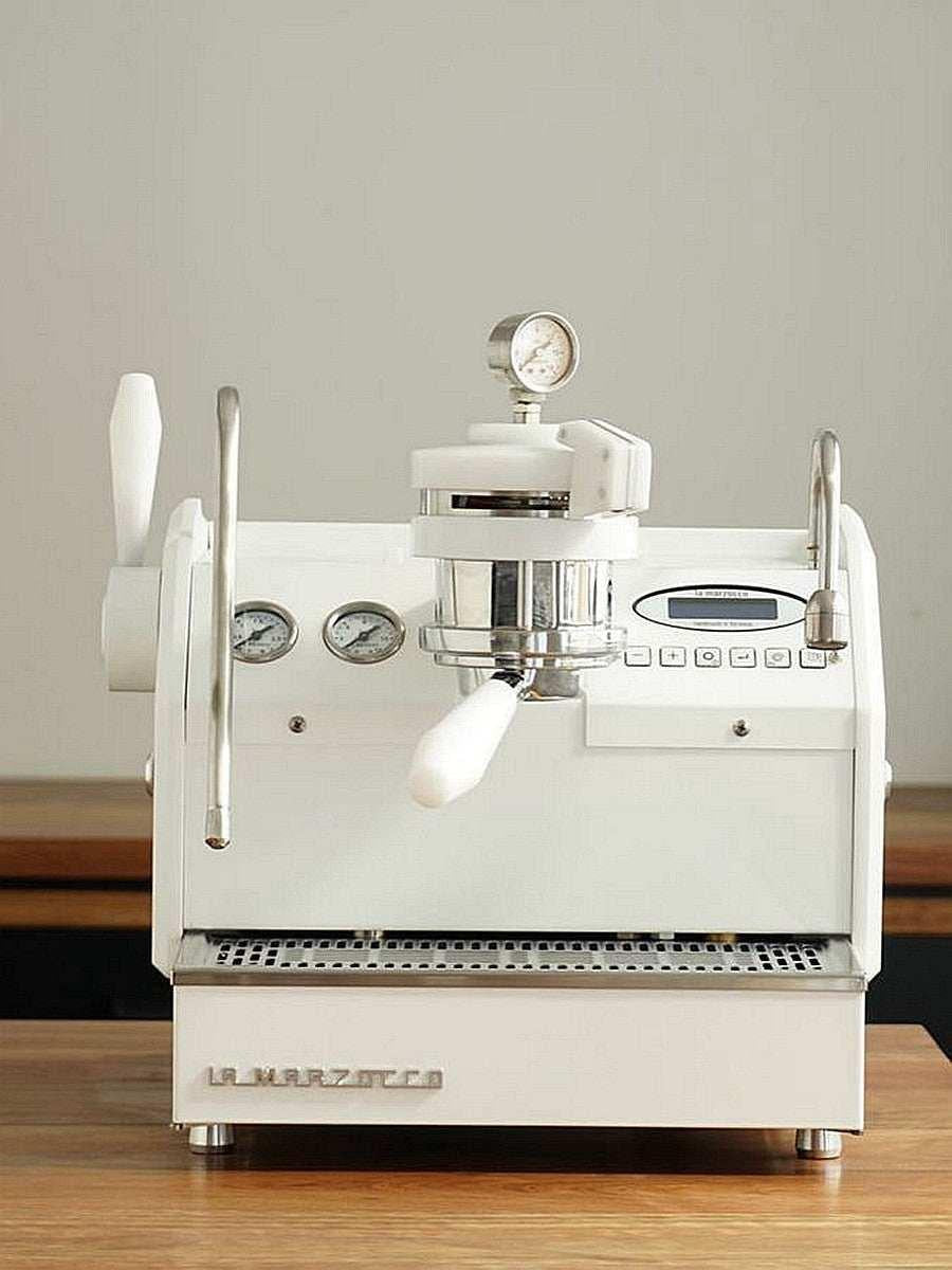 ماكينة Espresso احترافية La Marzocco GS3 MP للمنزل.
