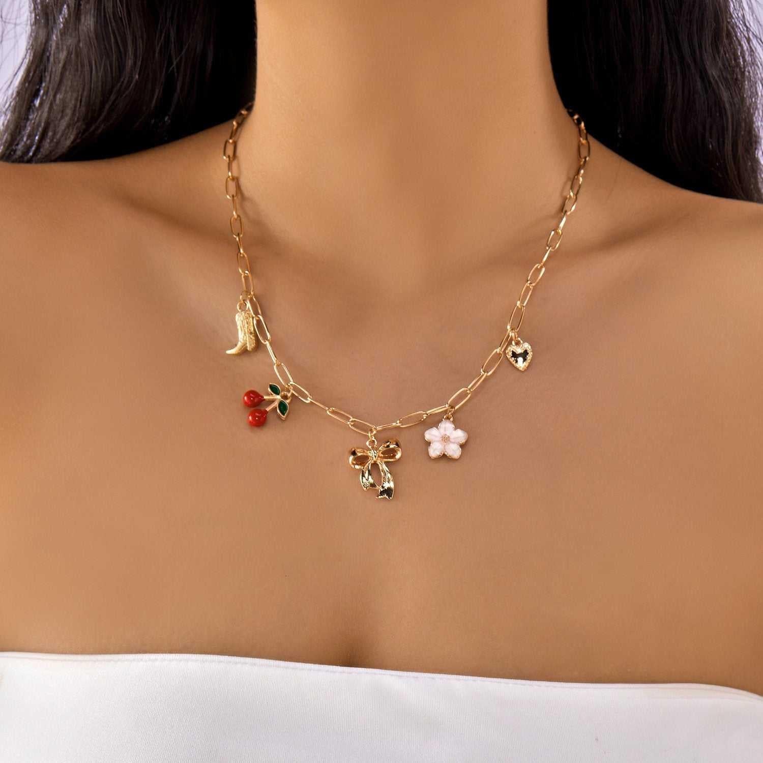 عقد Pearl Choker بقلادات Cherry و فواكه صيفية جذابة.