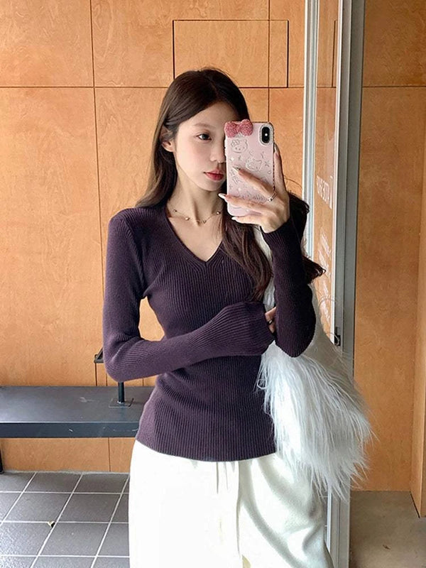 MosesQueen V-neck توب