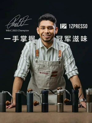 مطحنة قهوة يدوية 1Zpresso K-Ultra فائقة الدقة بضبط خارجي.