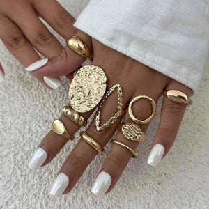 طقم خواتم نسائي Rings Set بتصاميم عصرية ذهبي وفضي.