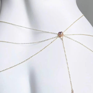سلسلة خصر Body Chain ذهبية بتصميم عصري مع حجر Purple Stone.