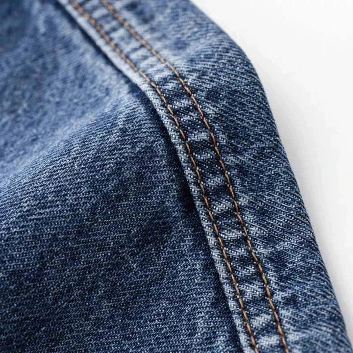 تفصيل خياطة جاكيت جينز أزرق من CALVIN KLEIN جودة عالية وأسلوب معاصر