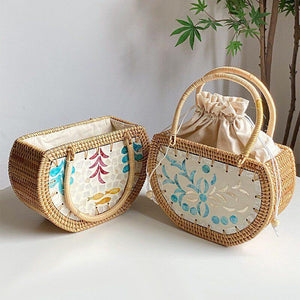 حقيبة يد Handbag من الخوص الطبيعي بتصميم فني يدوي مميز.