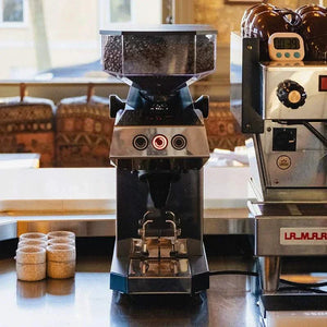 طاحونة قهوة Coffee Grinder احترافية بنظام منع التكتل StaticZero.