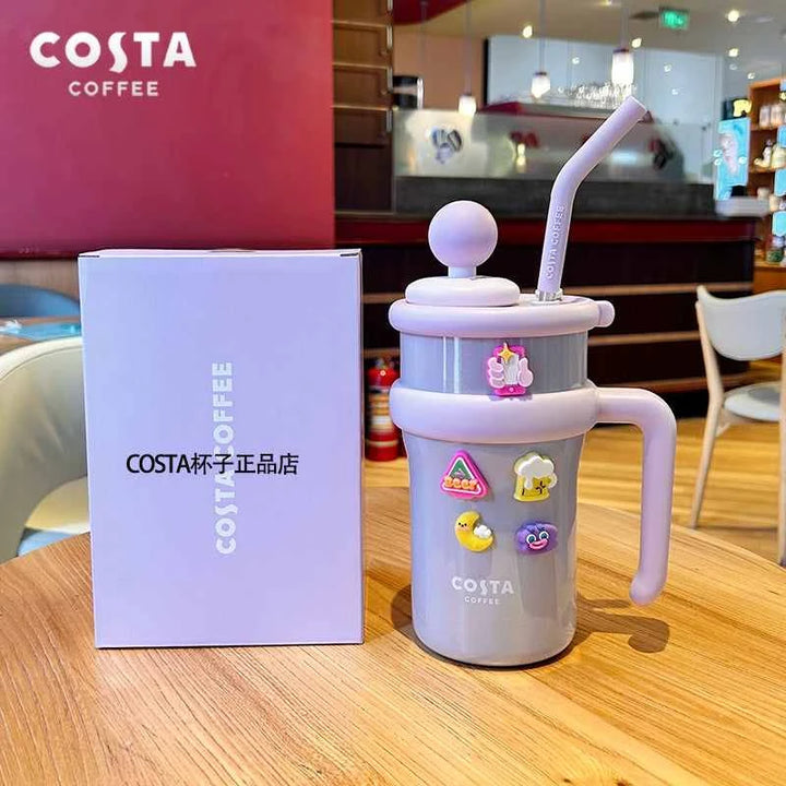 كوب حراري بألوان مبهجة من Costa Coffeeالصور تعرض مجموعة أكواب حرارية من علامة “Costa Coffee” بتصاميم مبهجة وألوان مشرقة مثل الأزرق، الوردي، الأخضر، والأصفر. تأتي الأكواب مع مقبض مريح وغطاء مع شفاطة مرنة،اكواب كوستاCostaرفعةكوب حراري بألوان مبهجة من Costa Coffee