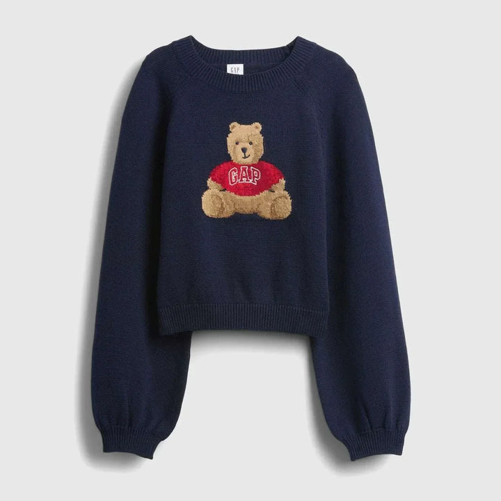 سويت شيرت Gap Bear للبنات لون كحلي مزين بدب مطرز يرتدي سترة حمراء تصميم شتوي دافئ وأنيق