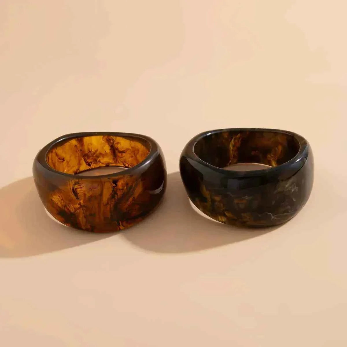 سوار نسائي | تصميم واسع غير منتظم من الريزين موضة صيف 2025 smeared resin bracelet.
