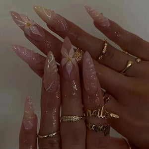 أظافر صناعية Press-on Nails بتصاميم 3D ورد وزخارف أنيقة.