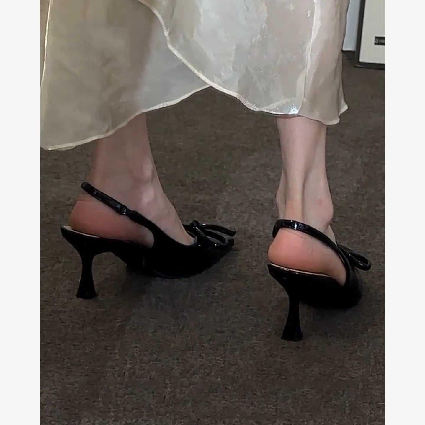 حذاء Slingback كعب متوسط بتصميم Bow ناعم.