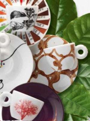طقم أكواب Espresso من illy Art Collection بتصاميم فنية.