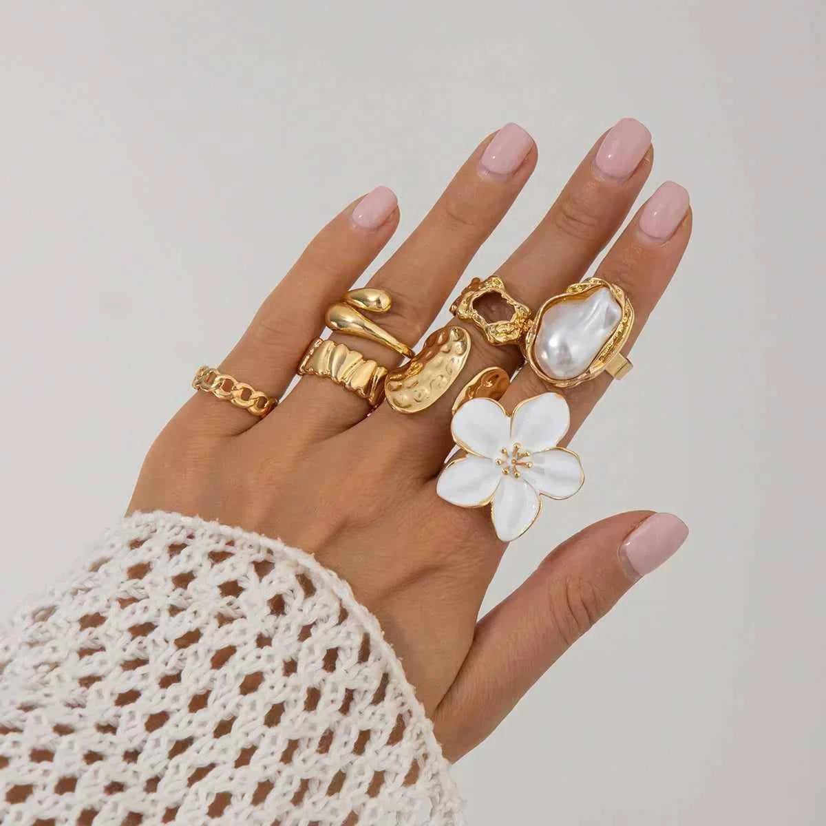 طقم خواتم نسائية بتصميم زهور ولؤلؤ Vintage Rings Set.
