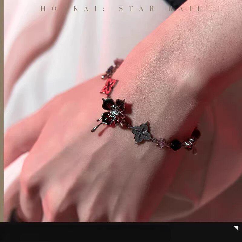 سوار Honkai: Star Rail بتصميم الزهور الملونة.