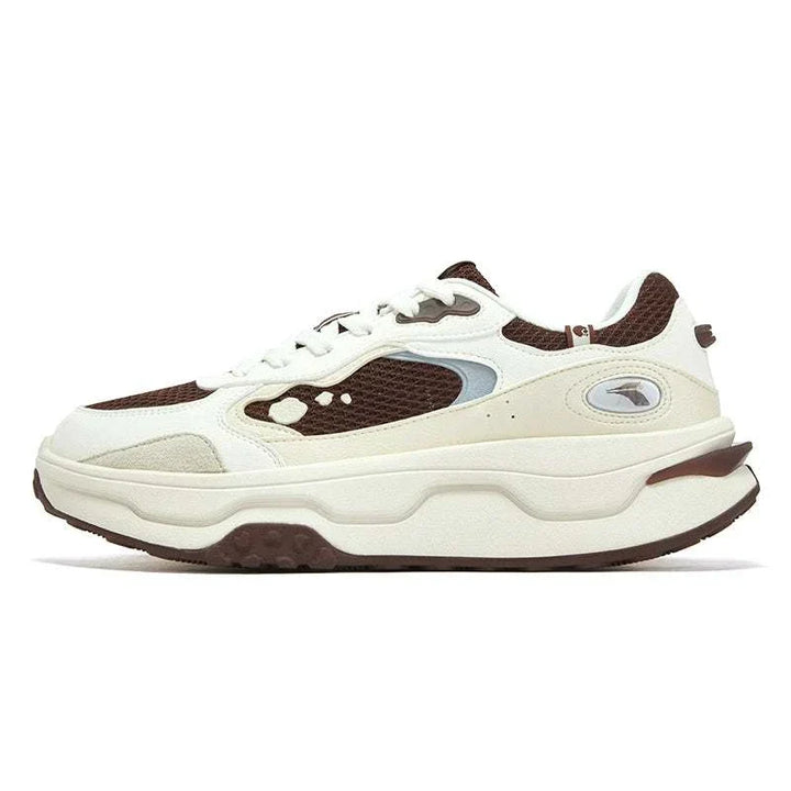 حذاء رياضي 361 Peach Crisp بألوان كريم وخوخي مع نعل مبطن مريح وتصميم متعدد الاستخدامات يناسب التنقل اليومي والمشاوير.