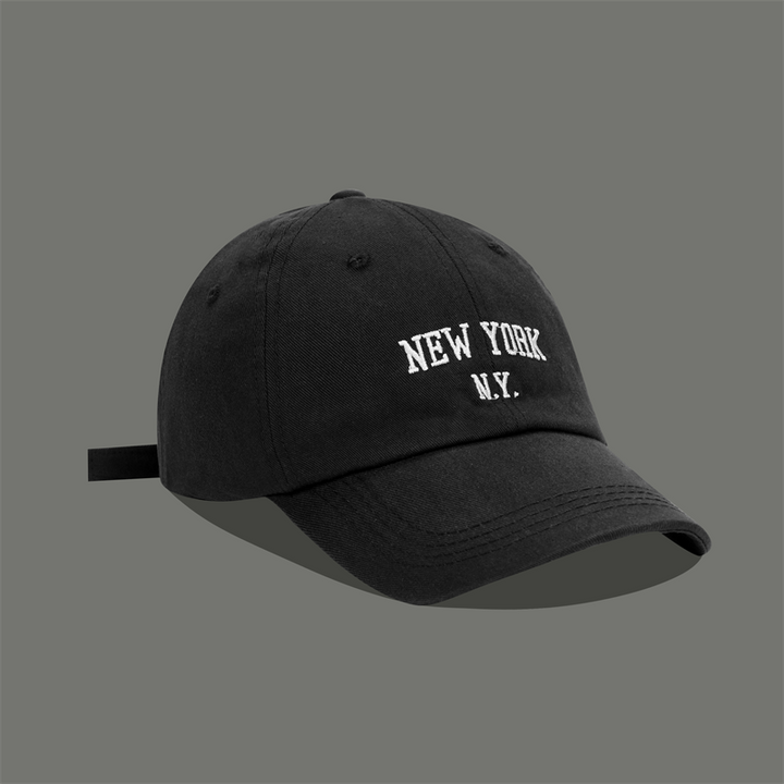 قبعة بيسبول سوداء مطرزة من ماركة كوريا تايد بتصميم عصري ناعم وكاب صغير للحماية من الشمس